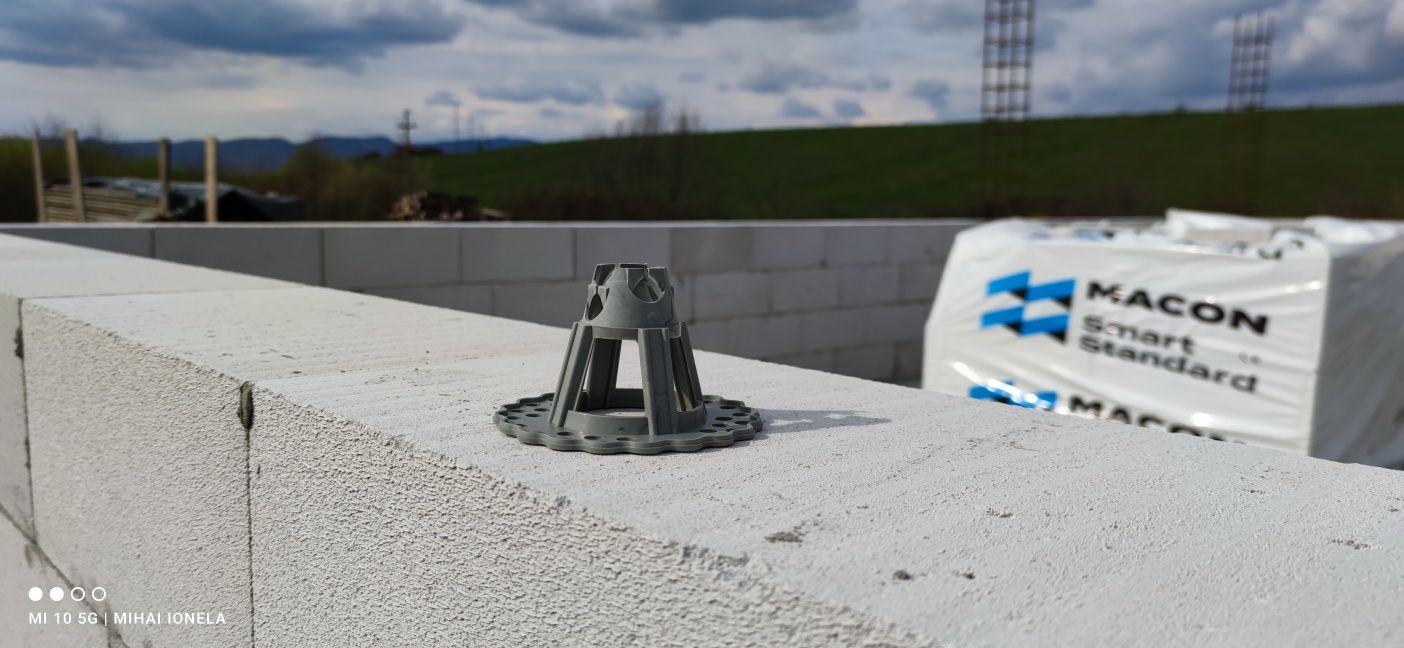 Vand distantieri placa de beton