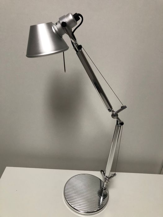 Artemide lampa masa