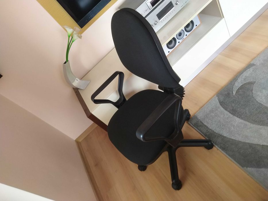 Ергономичен офис стол