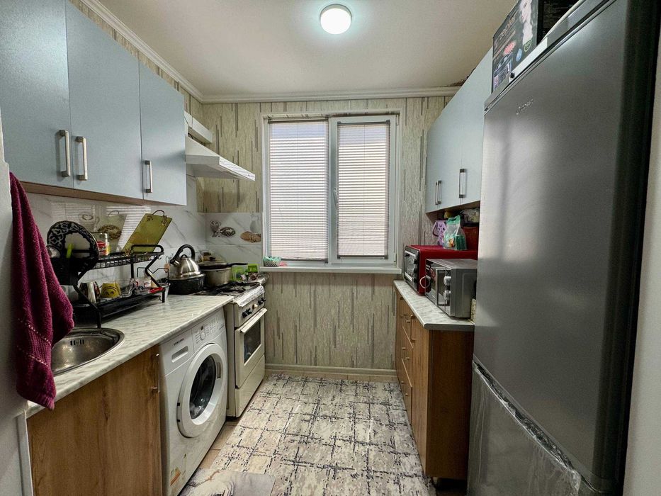 Buxoroda kvartira sotiladi 2 xonali 56m2 3-qavat.