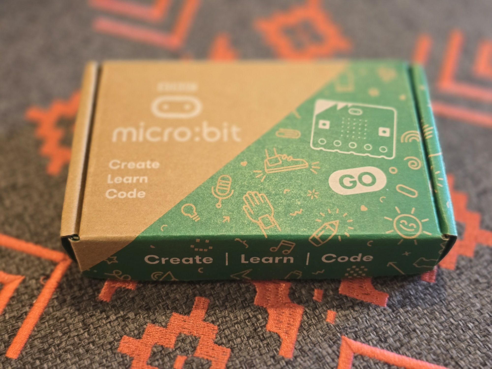 micro:bit Go V2 (On the go Starter Bundle)

t Go V2

(on-

the-go

Sta