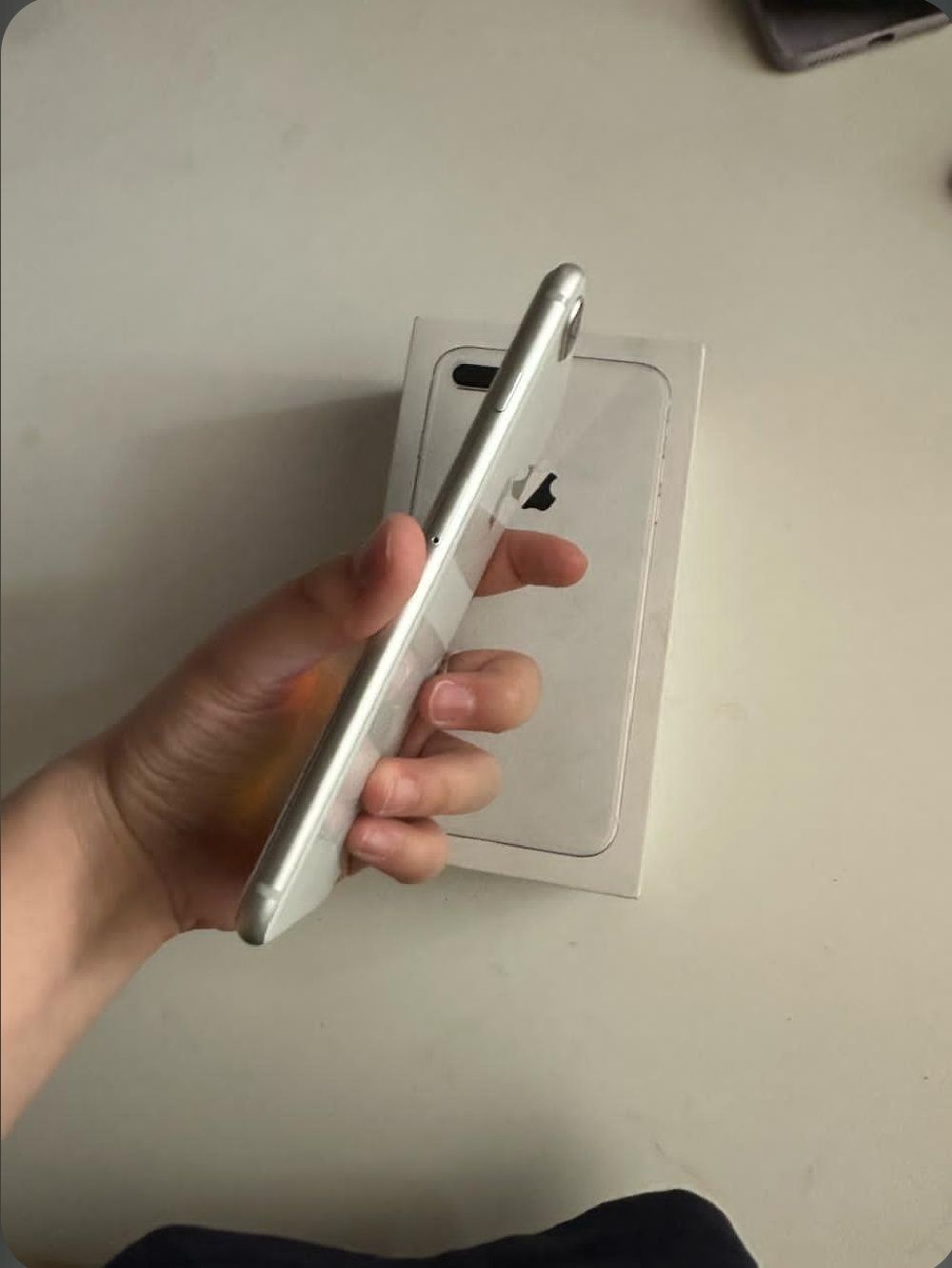 Срочно продаётся iPhone 8+