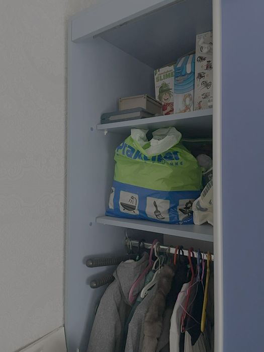 Гардероб със скрин