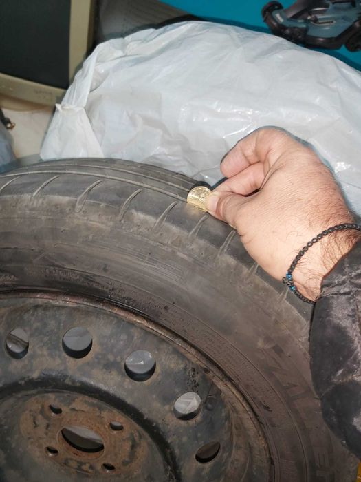 De vanzare 4 Cauciucuri vara + Jante  tabla 185/60 R15.