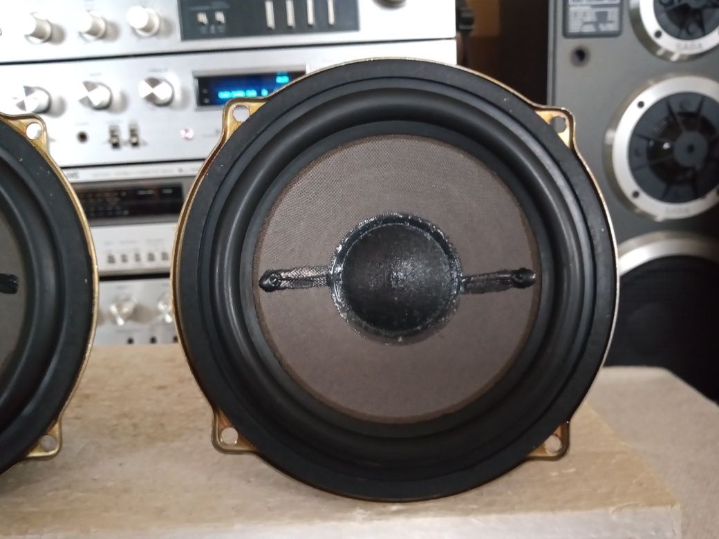 Set Difuzoare Mid/Bass Grundig. 3 ohms,15 watts,13 cm. Impecabile.