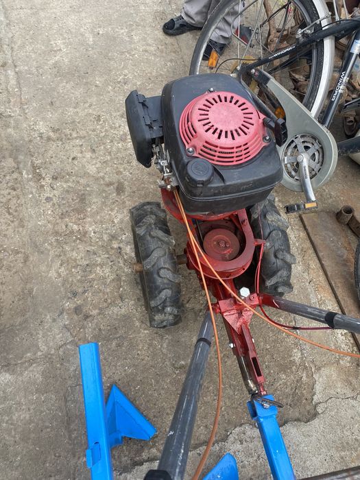 Motocultor cu freza si prasitoare porumb