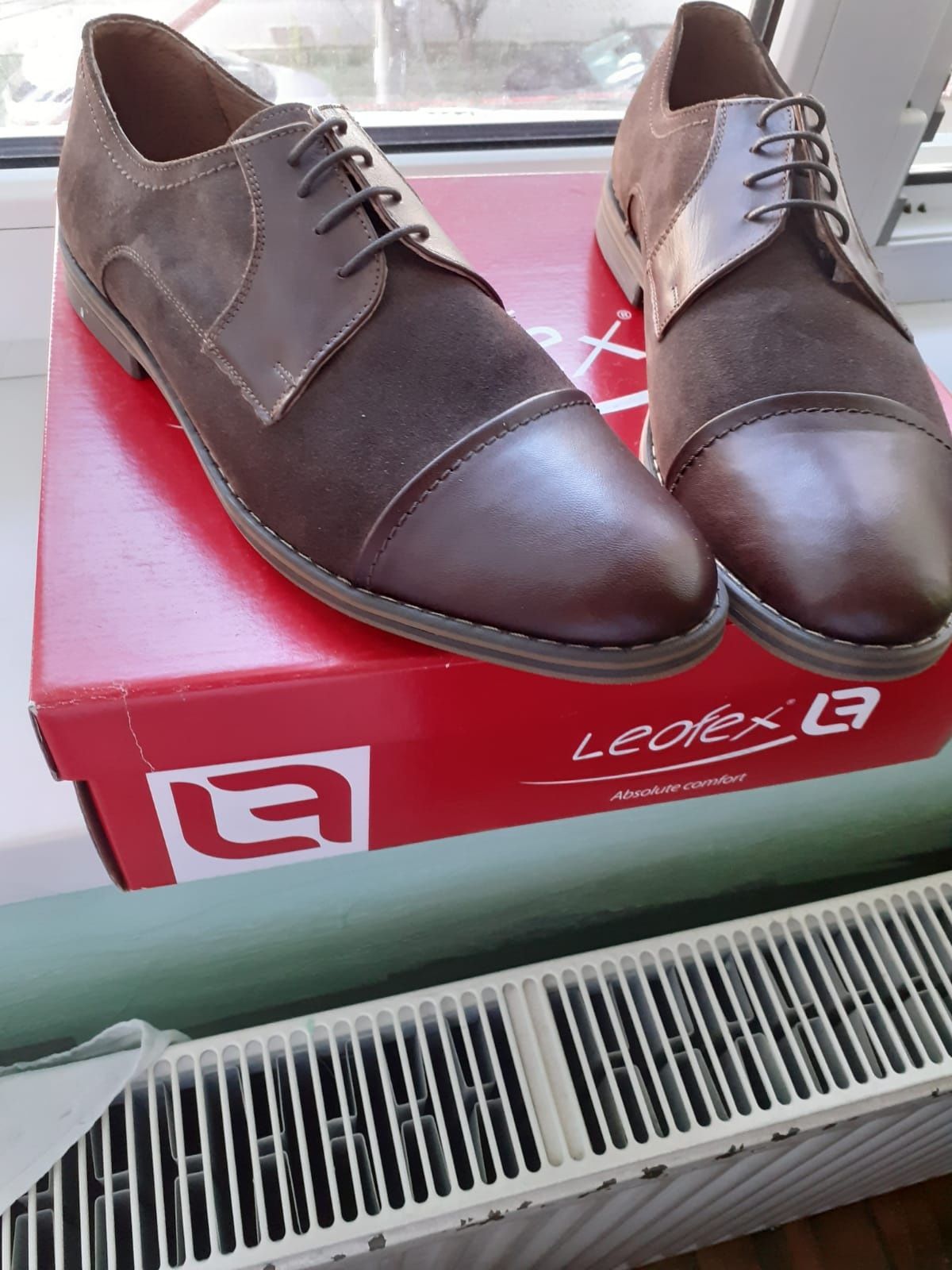 Vând pantofi bărbați, din piele naturală,