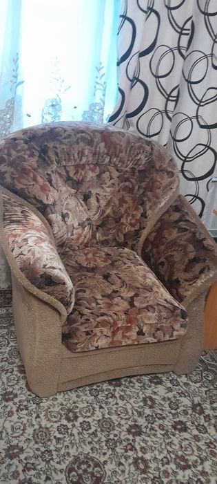 Компактные диваны и кресло