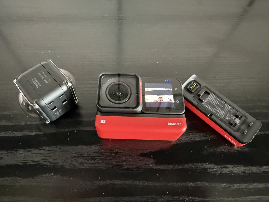 Cameră video sport 360° - Insta360 ONE RS Twin Edition