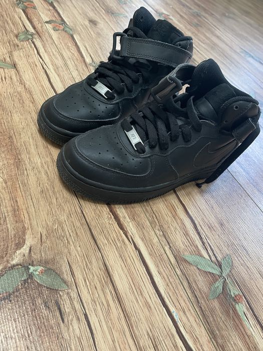 Vând air force 1 mid negri