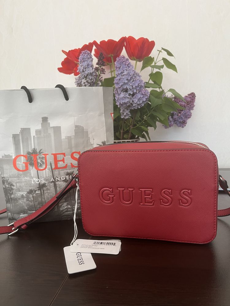 Дамска чанта Guess