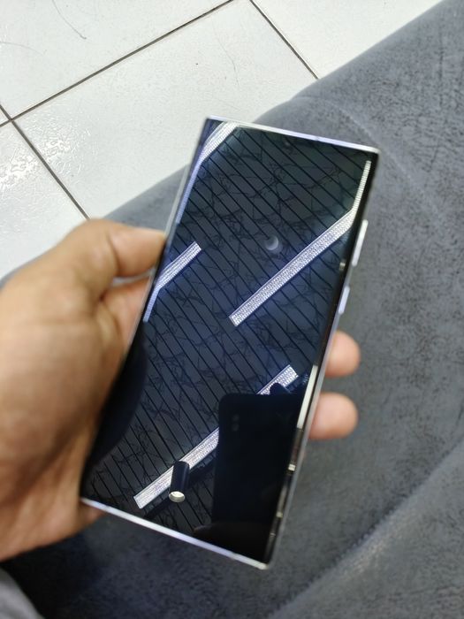 Samsung galaxy s22 ultra 12/512gb holat ideal yangiday kamchilik yoq