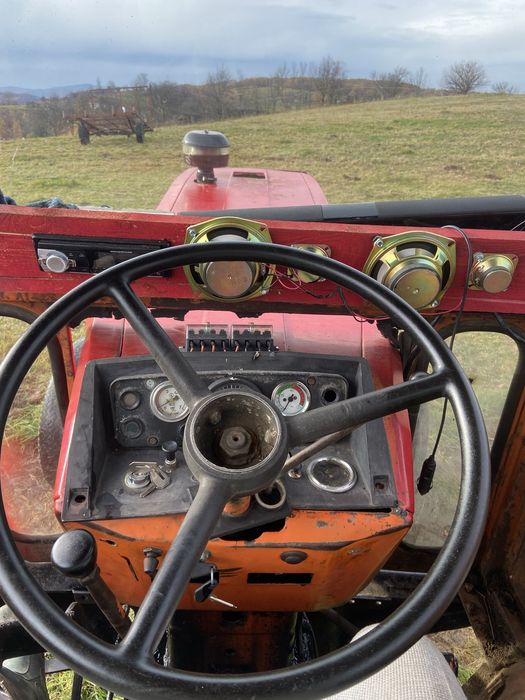 Tractor u 650 cu plug si disc