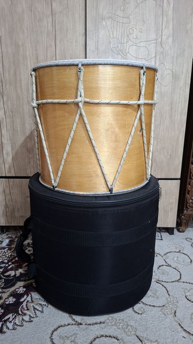 Dovul (dhol) , darbuka (tabla) , kaxon , tamburine , kaxon pedal perc
