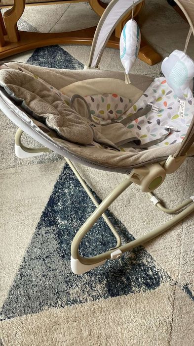 Бебешки шезлонг с вибрация и мелодии