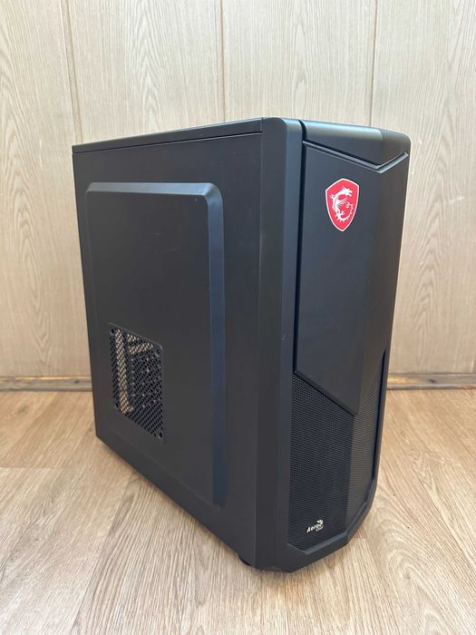 Корпус AeroCool Tomahawk-S + блок питания Aerocool