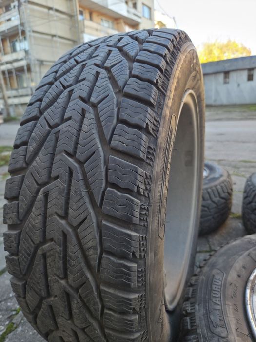 Зимни гуми Taurus (195/60 R15) с оригинални джанти за Субару Импреза