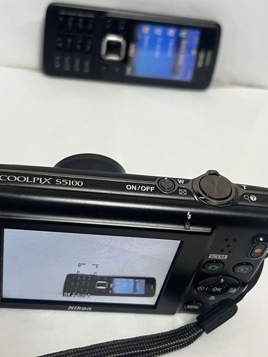 Nikon Coolpix 5100 5x optic zoom 12 mPx, afisare data si ora poze