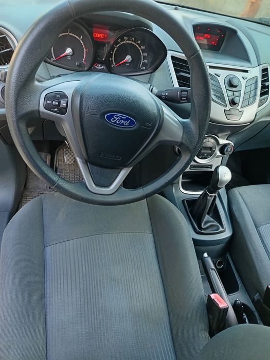 Vând Ford fiesta. Preț 4000€, ușor negociabil