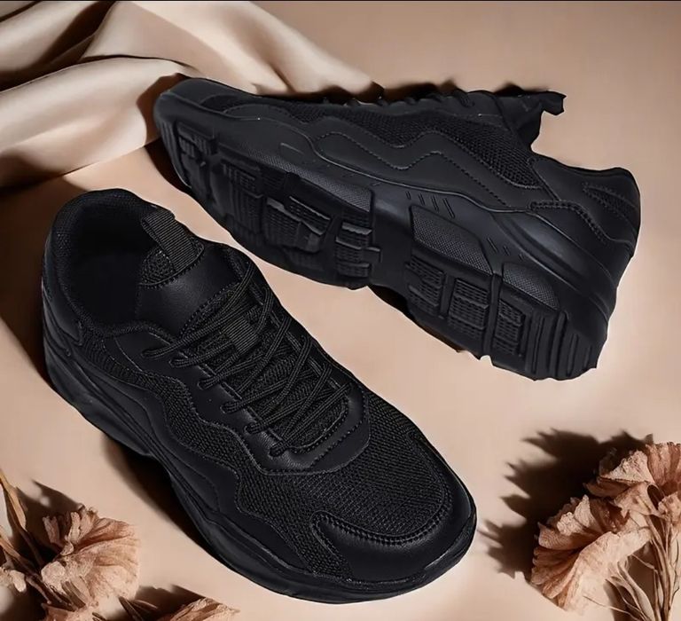 Кроссовки черные