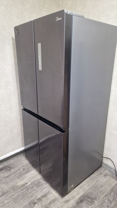 Большой холодильник Midea  178/83/74