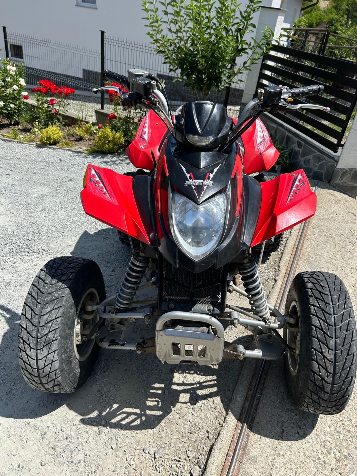 Vând atv Artic Cat