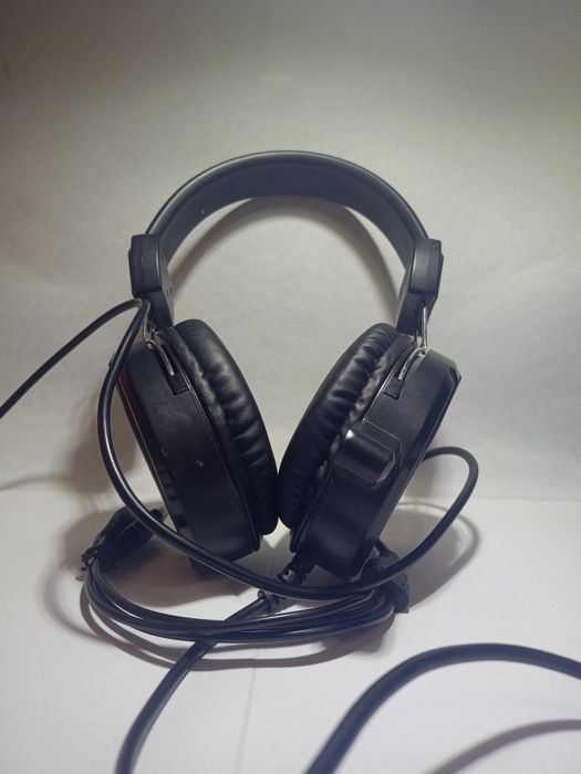 Продам проводные наушники