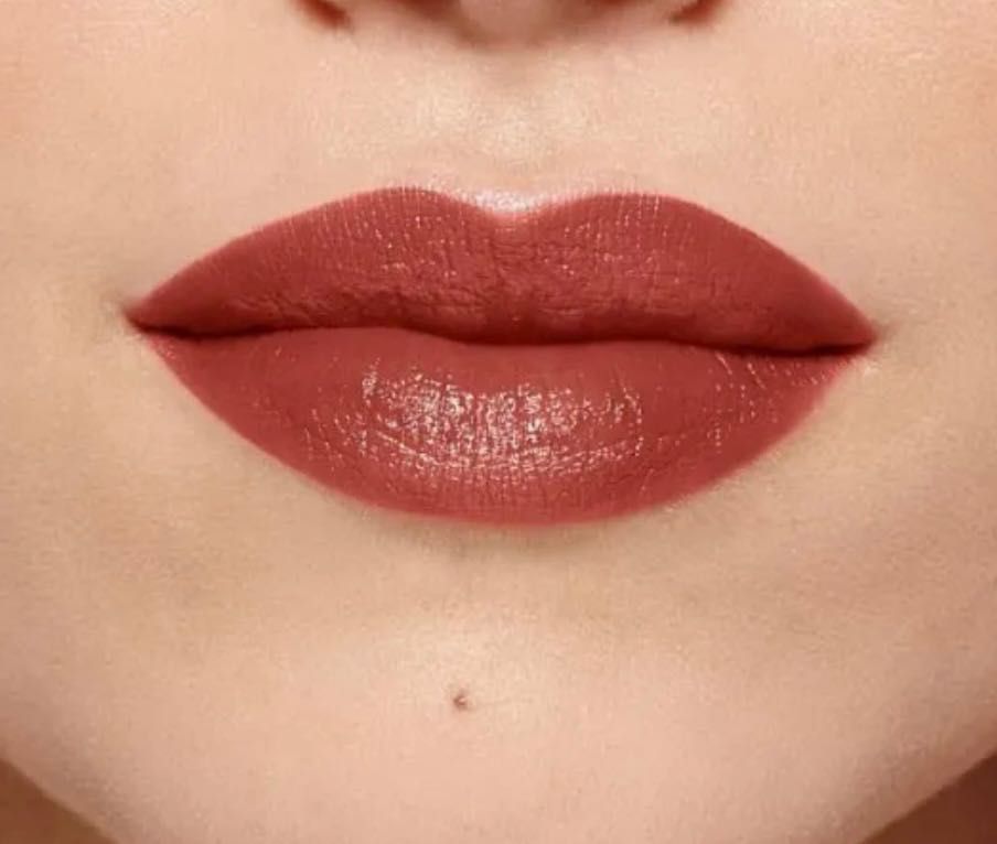 Плътно червило L'oreal Paris Color Rich Nude Intense 182