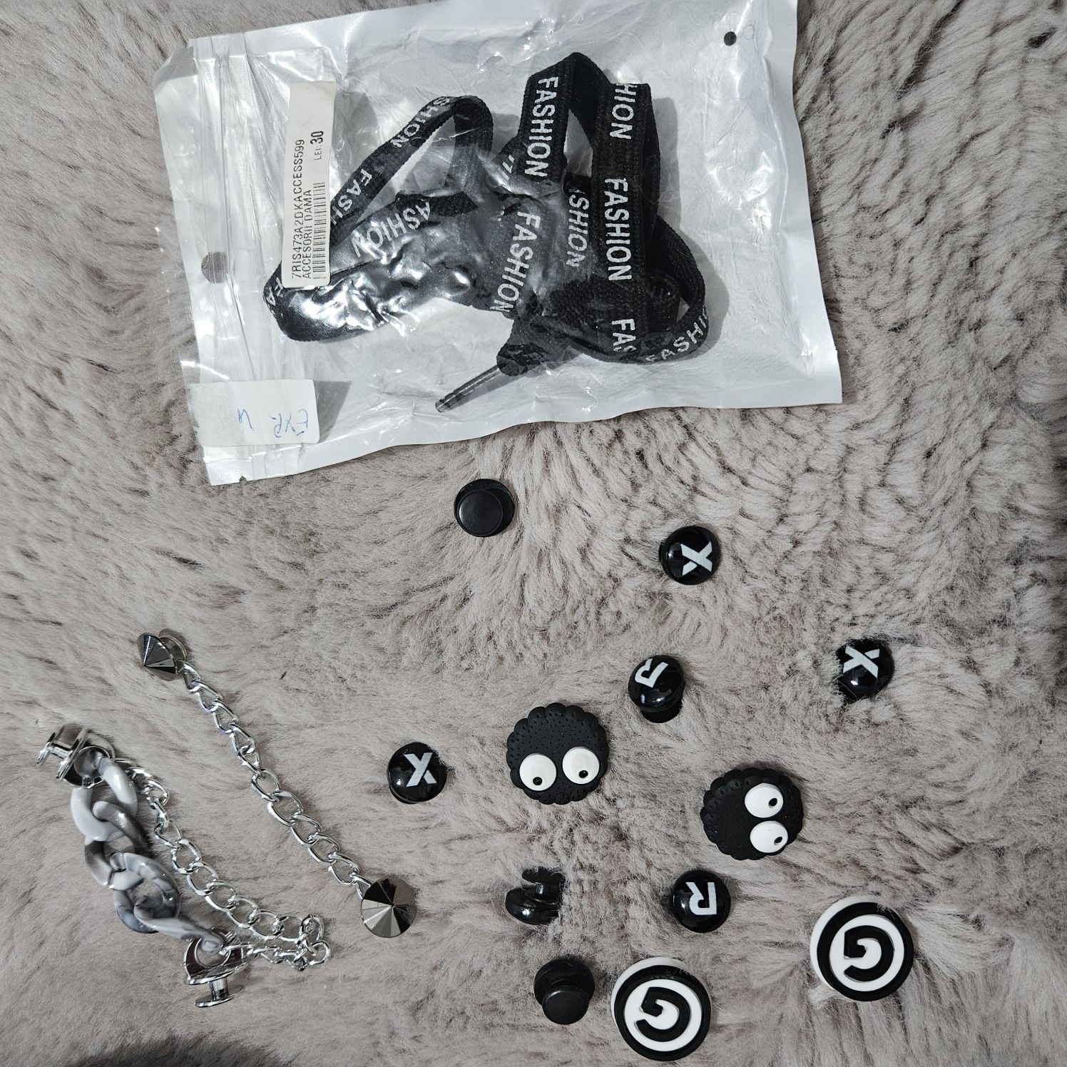 Saboți GRYXX cu accesorii.
