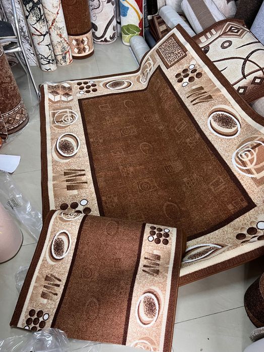 Мокетени килими и пътеки с гумирана основа