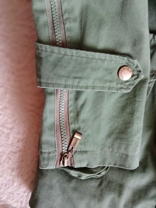 Яке есенно -пролетно.Женско.