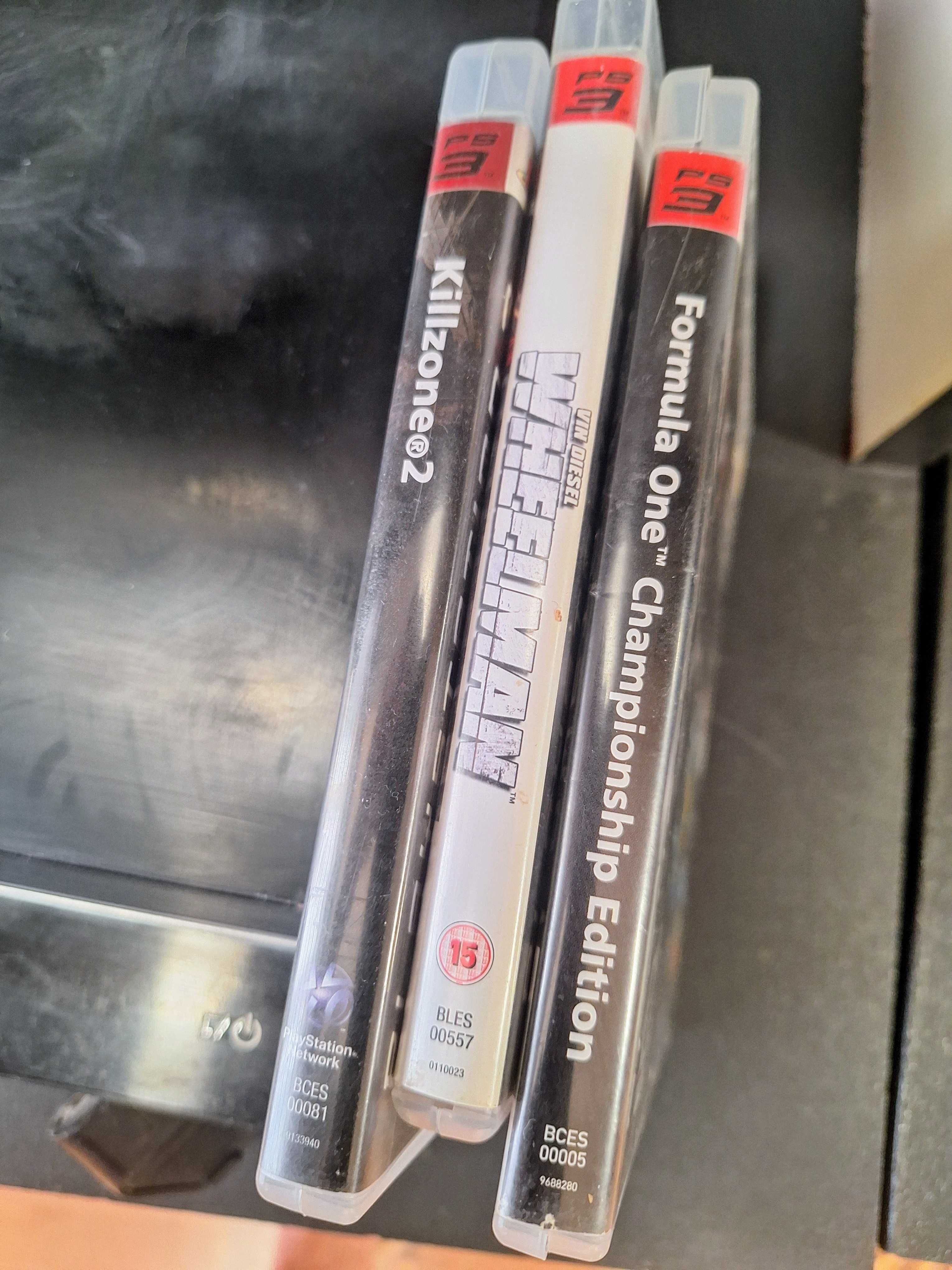PS3 конзола с два контролера и подарък 3 игри