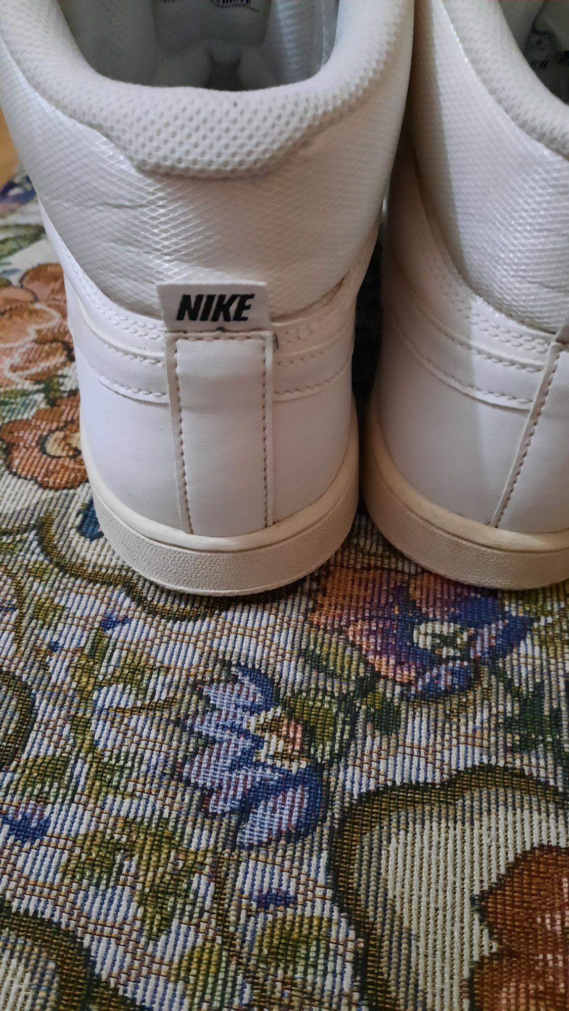 Продамам Маратонки NIKE