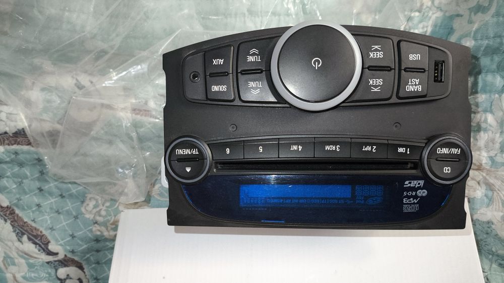 Магнитола для автомобилей Spark вместе с заводской рамкой