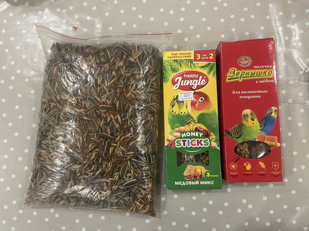 Для попгугая корм и клетка
