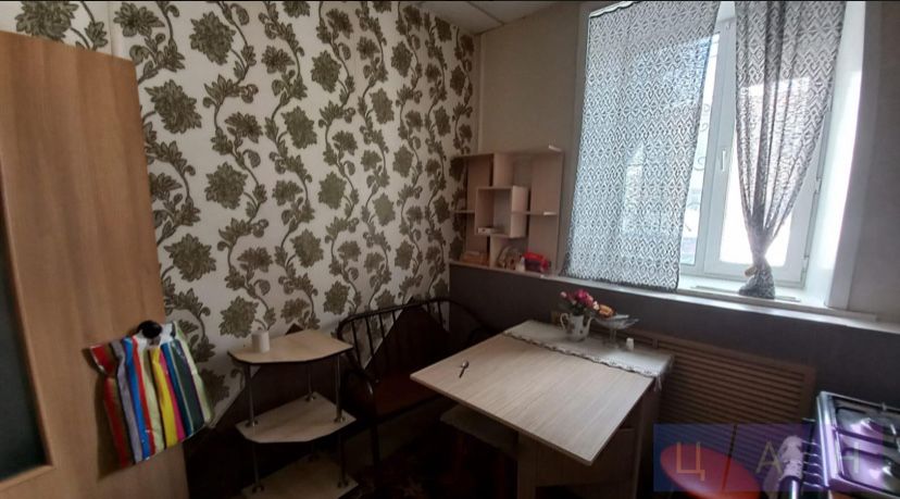 Продам большую 3-комн квартиру76кв м  , старого типа по ул Чкалова