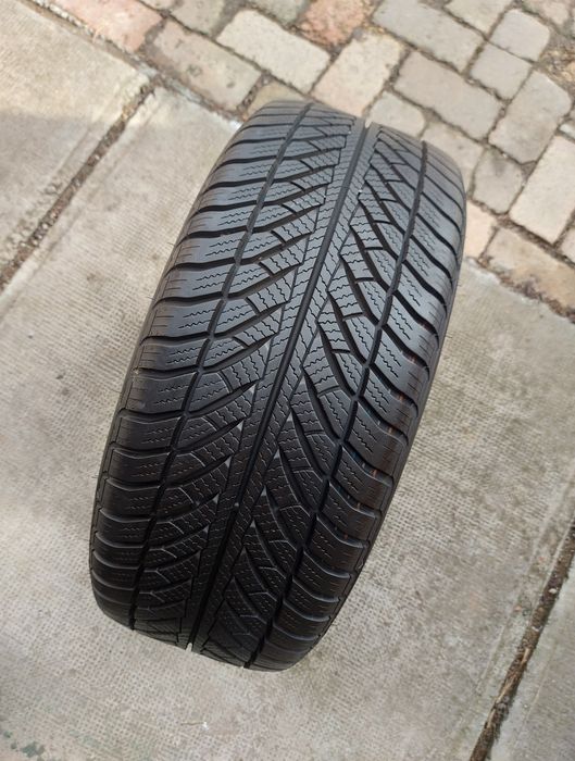 O bucată 245/45 R18 M+S iarnă - una Michelin Nokian Goodyear Nexen