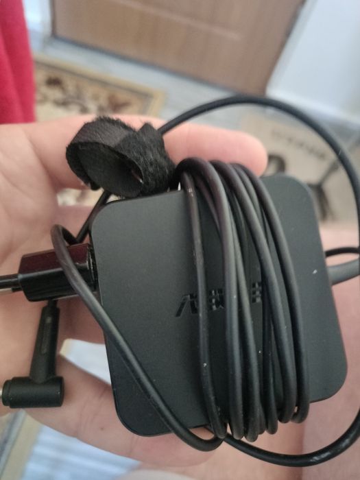 Vind Laptop Asus I3 perfect funcțional