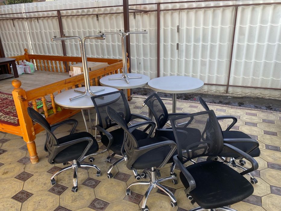 Продаются кресла  и  столы