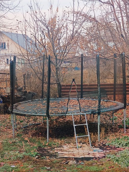 Батут большой...