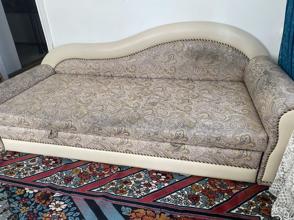 Продам диван и два кресла