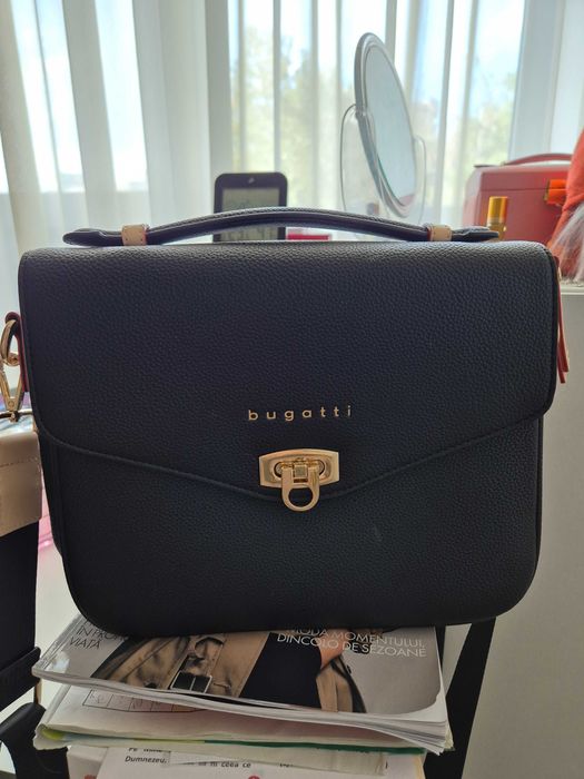 Vand geanta Bugatti noua