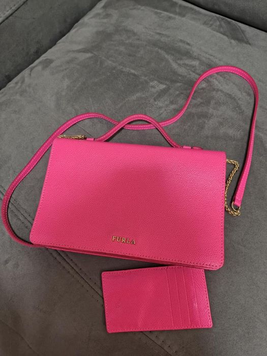 Чанта на FURLA  в цикламен цвят