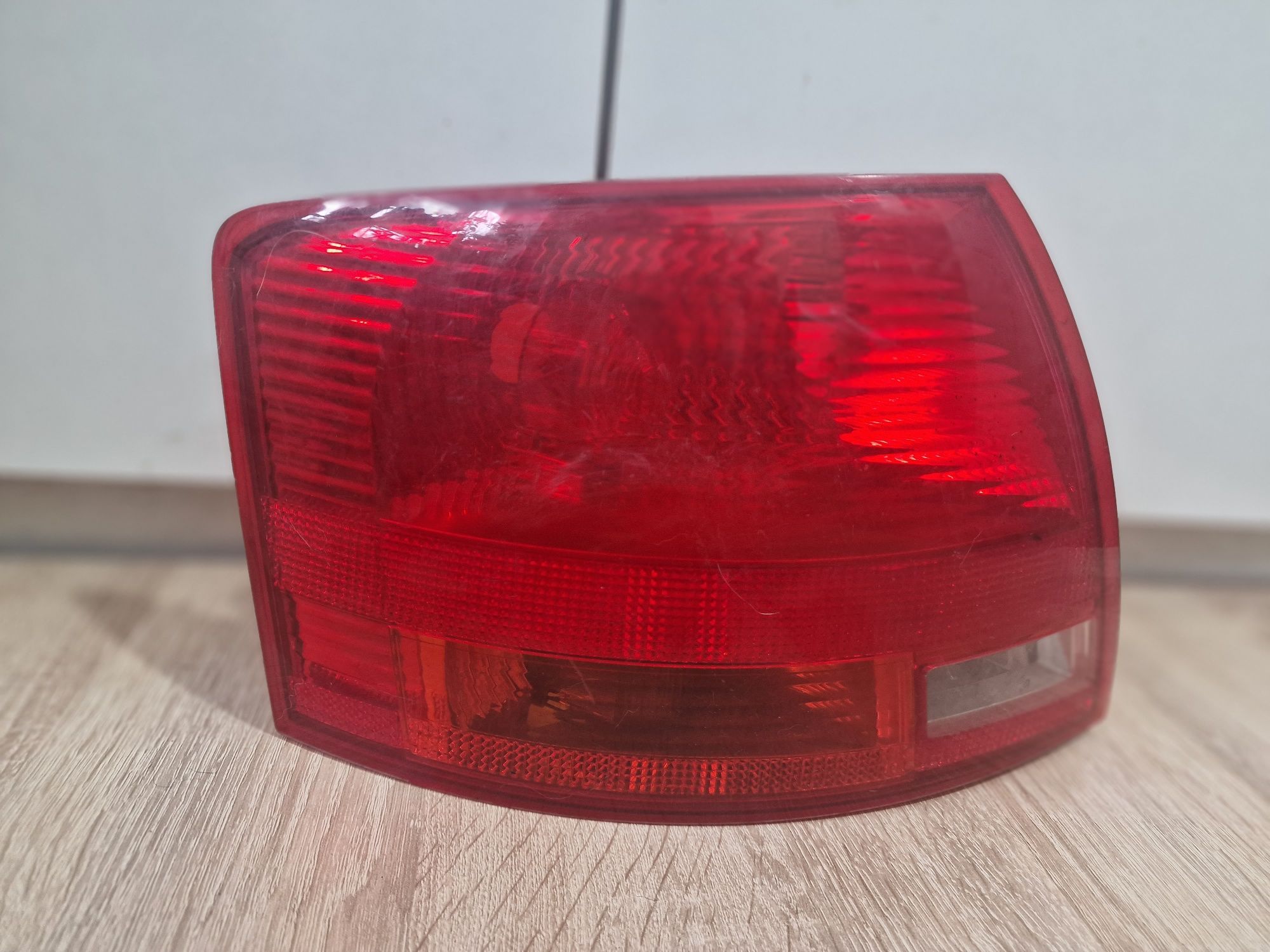 Задний фонарь Audi A4 b7 Левый