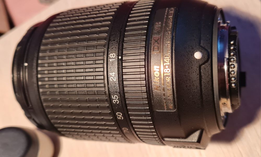 Vând obiectiv Nikon 18-140mm 3,5-5,6G DX SWM VR ED