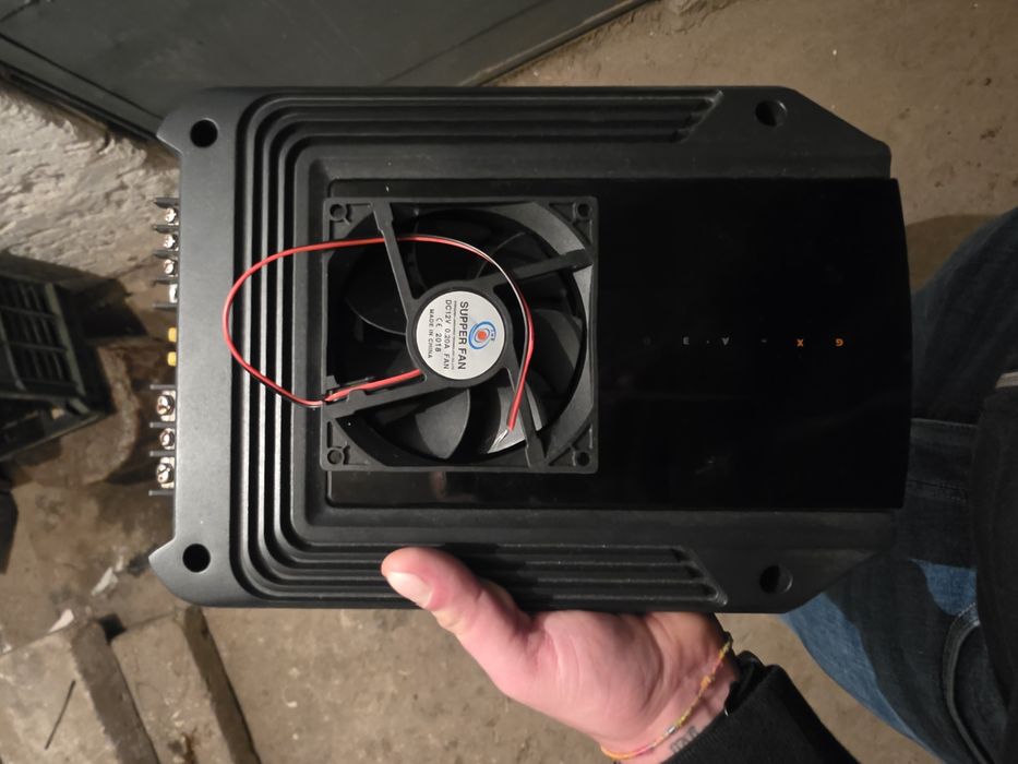 Stație JBL 400 W RMS