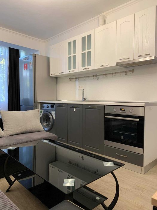 Дава се под наем Тристаен апартамент в Бургас, Лазур - 75 кв.м за 255 € - Снимка #2