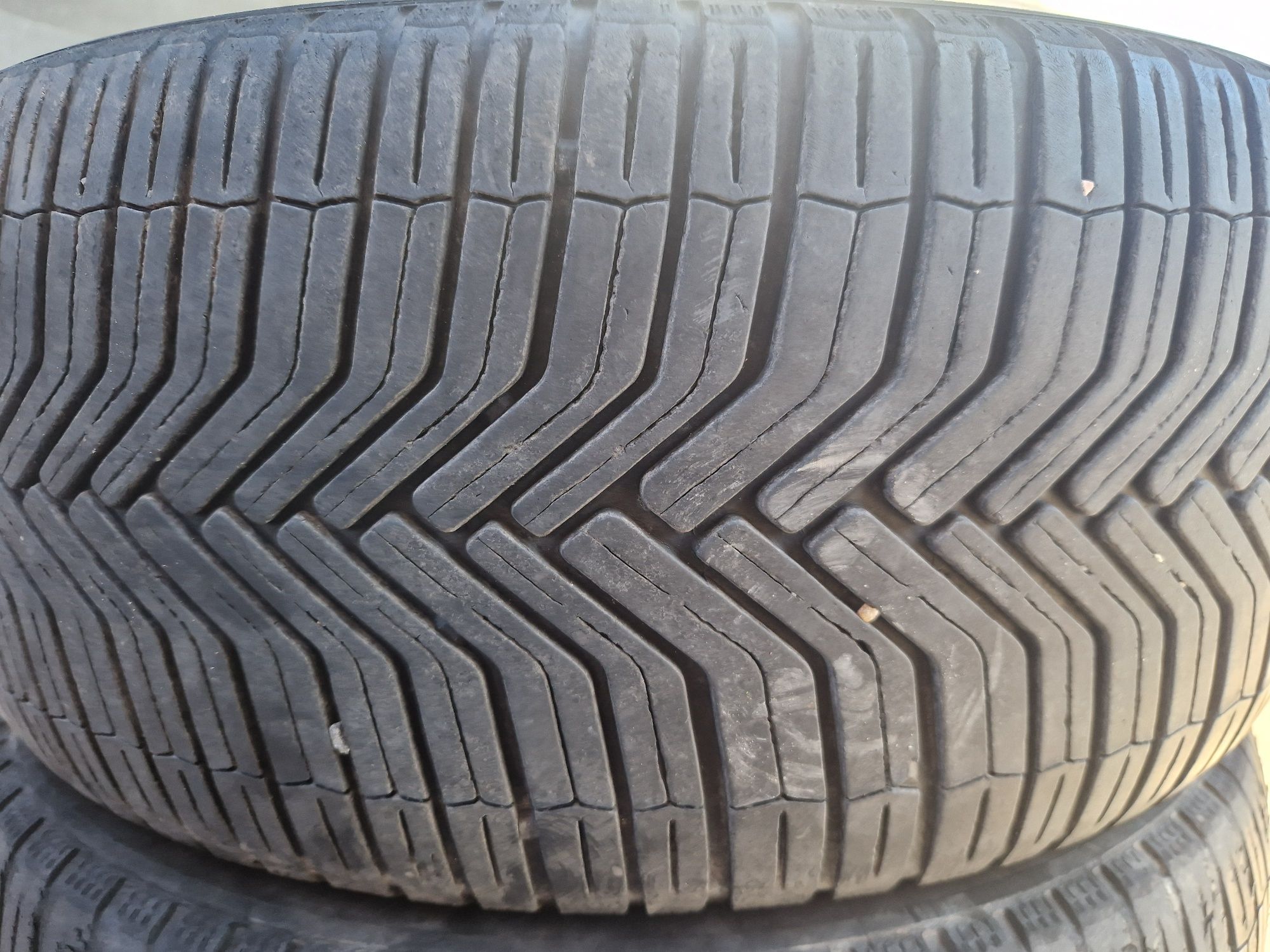 Michelin 245 45 17