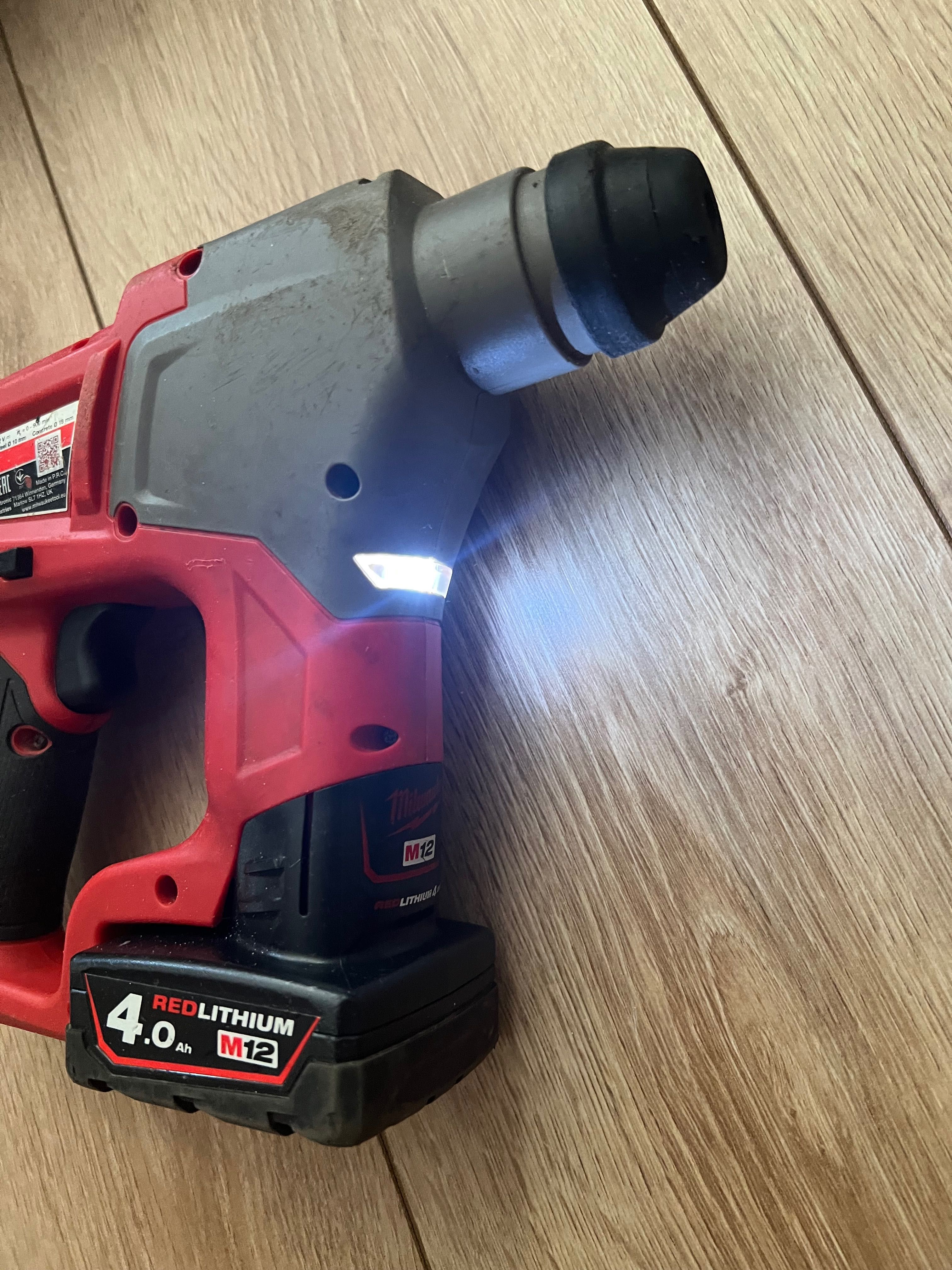 Акумулаторен безчетков перфоратор Milwaukee Fuel M12 CH-