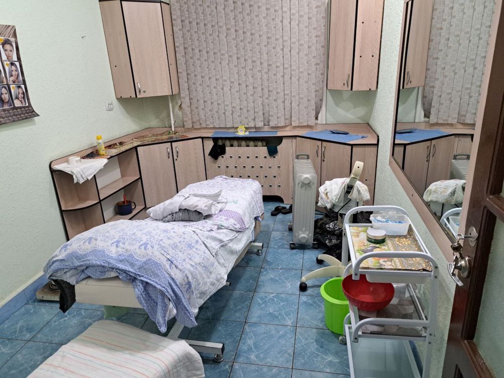 Продаю Б/У мебел и кресло для салона